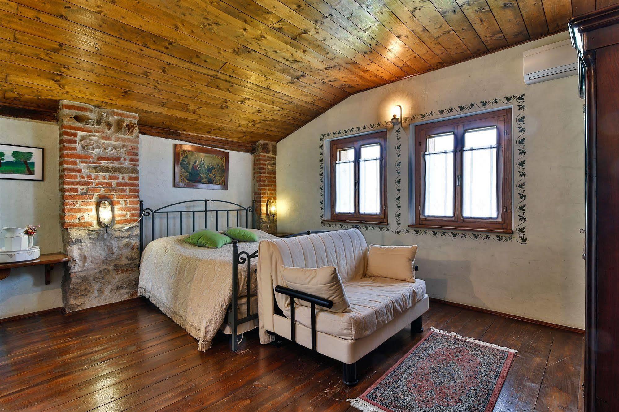 Agriturismo Borg Da Ocjs Medea Bagian luar foto